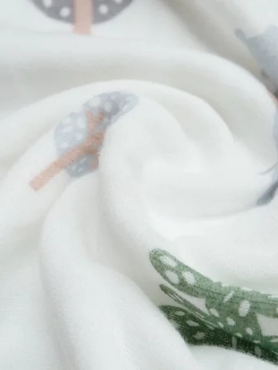 Lightweight and cozy baby blanket for naptime