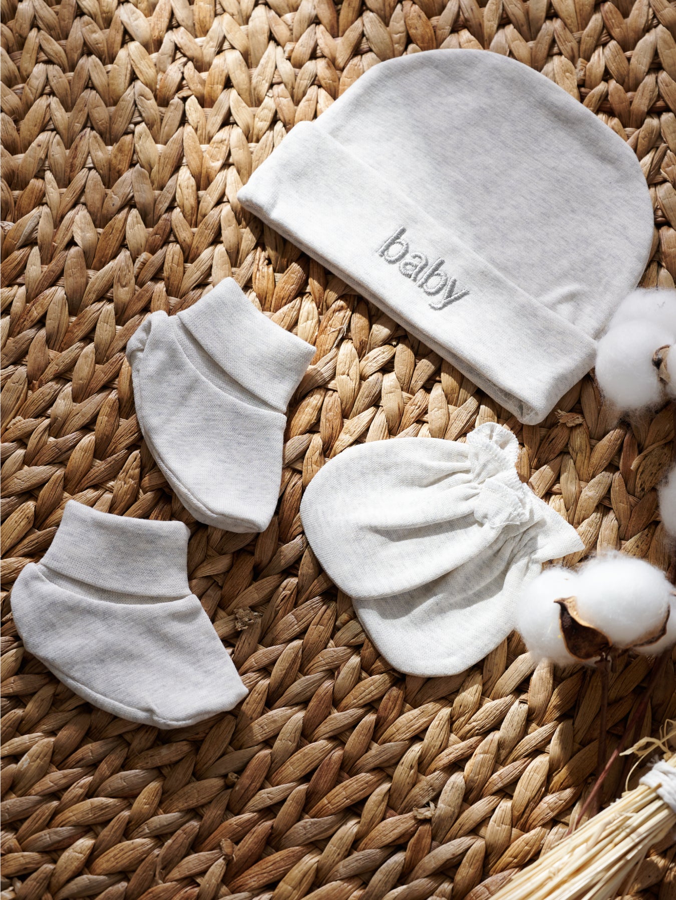 Warm newborn hat and mittens