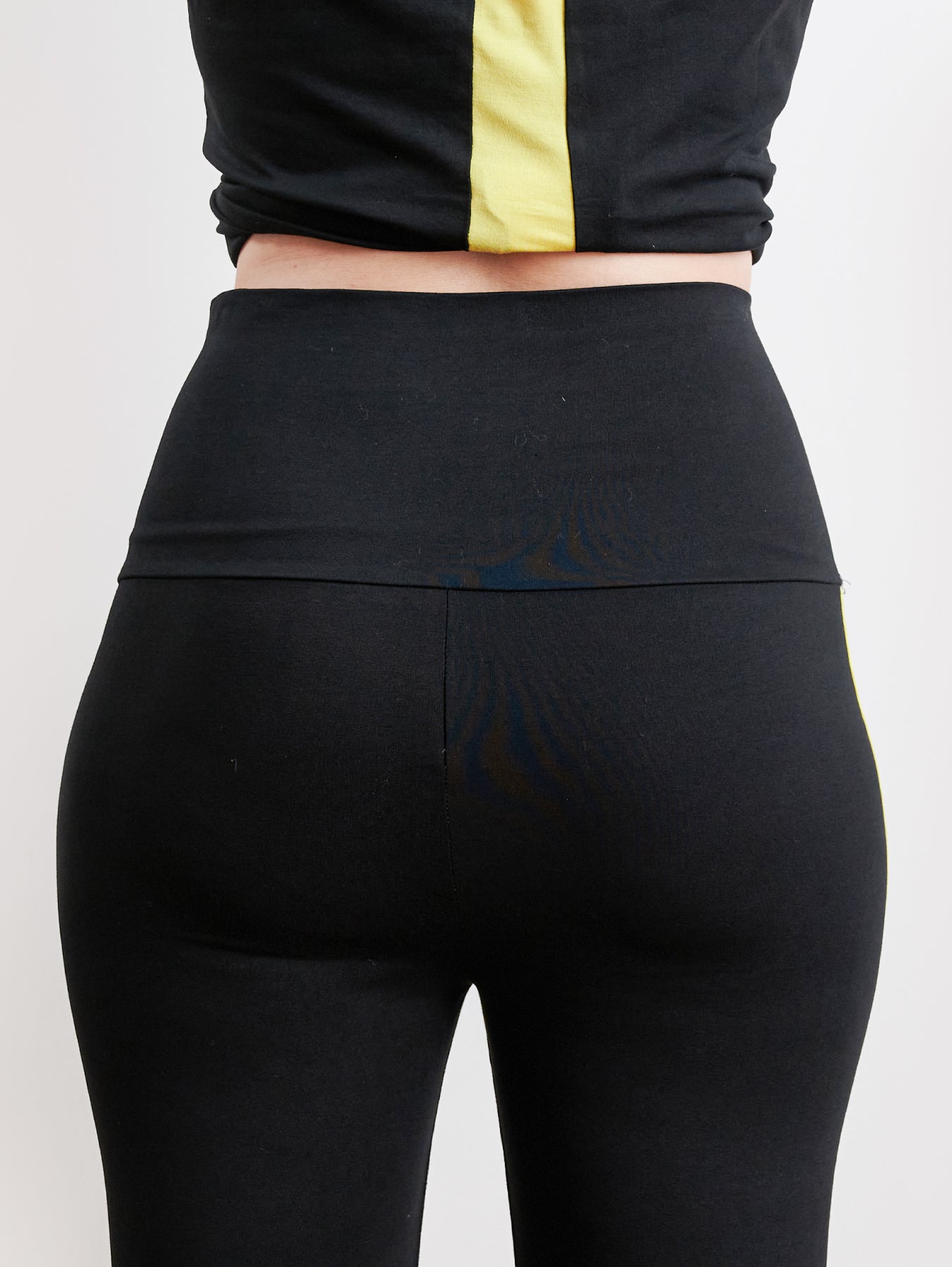 Breathable maternity activewear