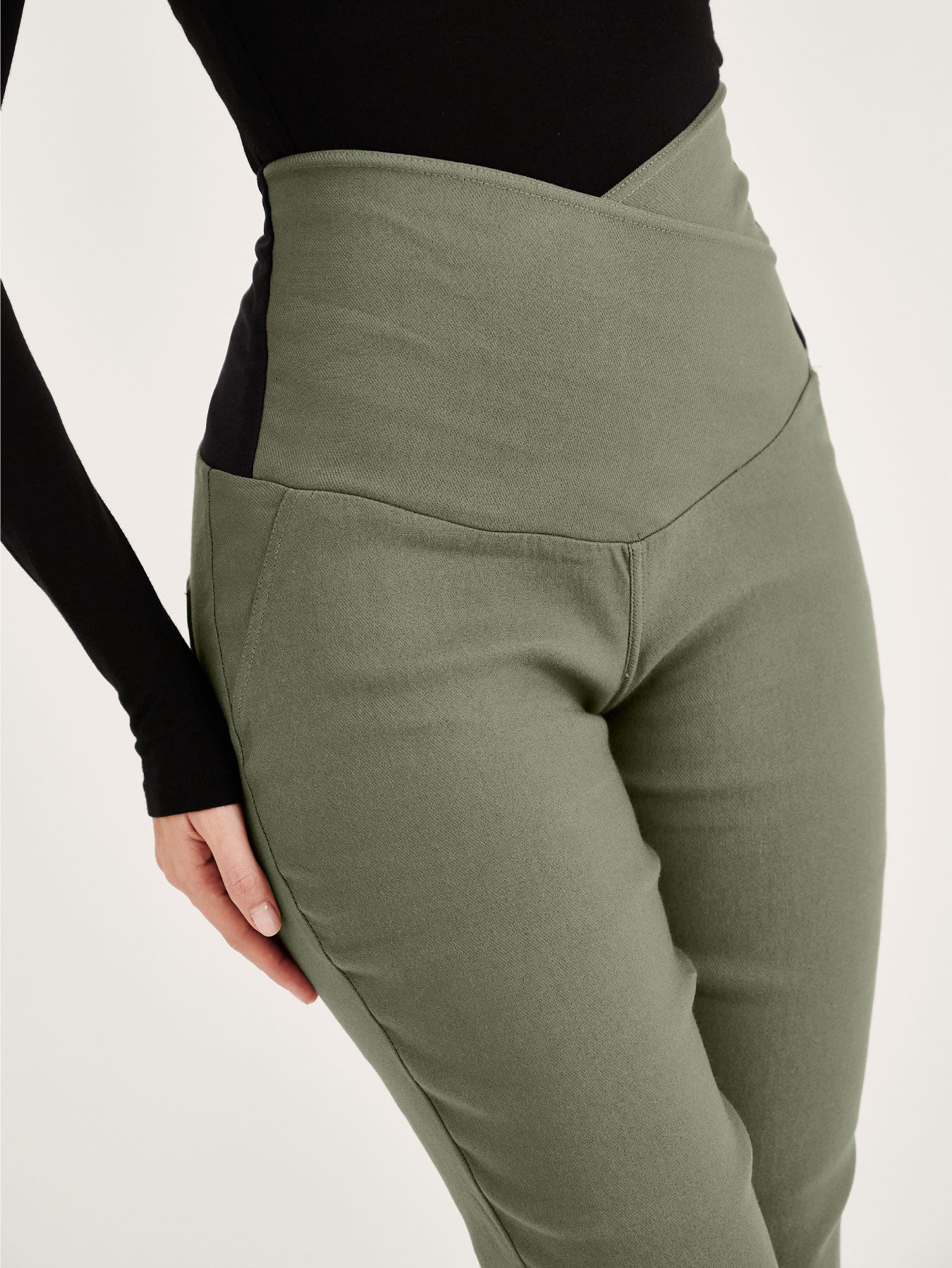 Inujirushi Fairy Skinny Leg Maternity Pants