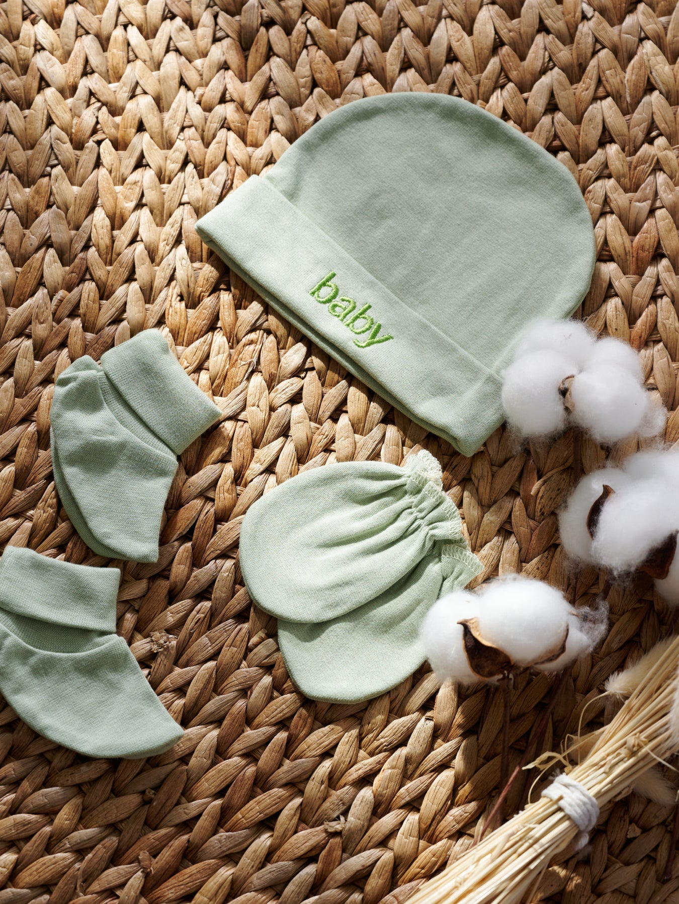 Soft newborn hat and mittens