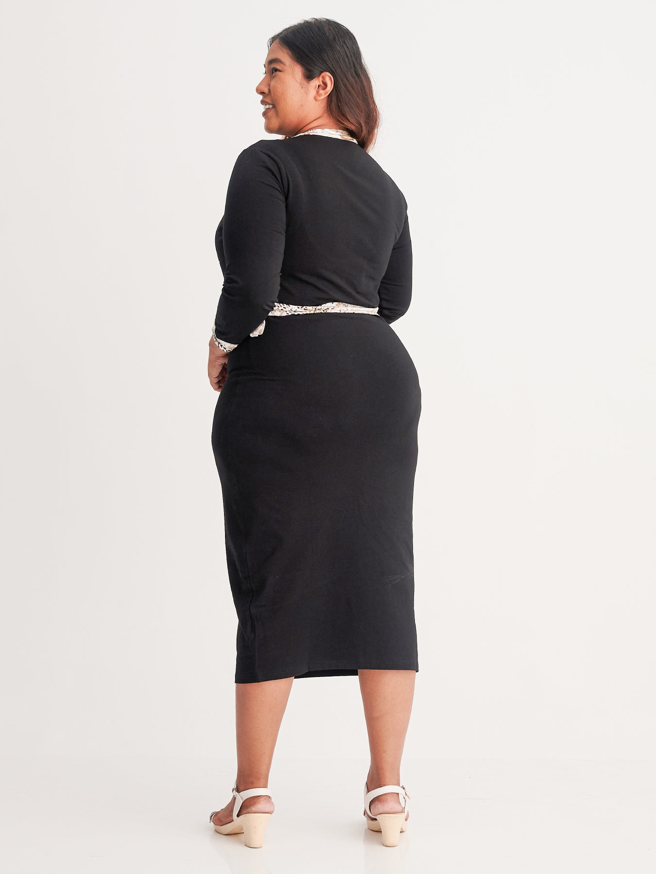 Maxi dress with a self-tie waist belt 