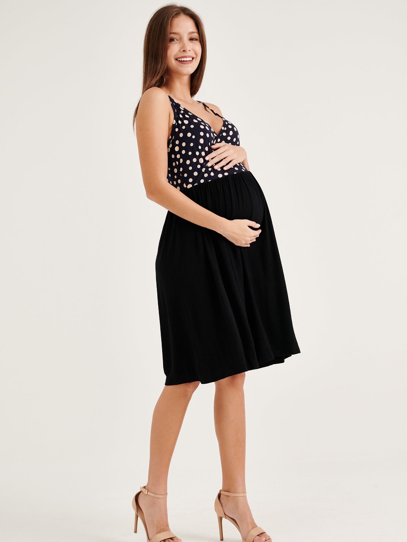 Comfortable maternity clothing for all stages of pregnancy