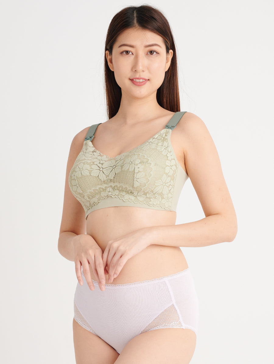 Plus size nursing bra with lace